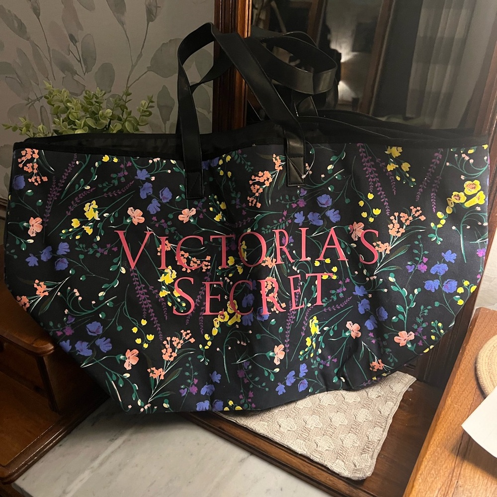 VICTORIA'S SECRET Classic Floral Weekender Zipper Tote Bag Black Colorful Flower